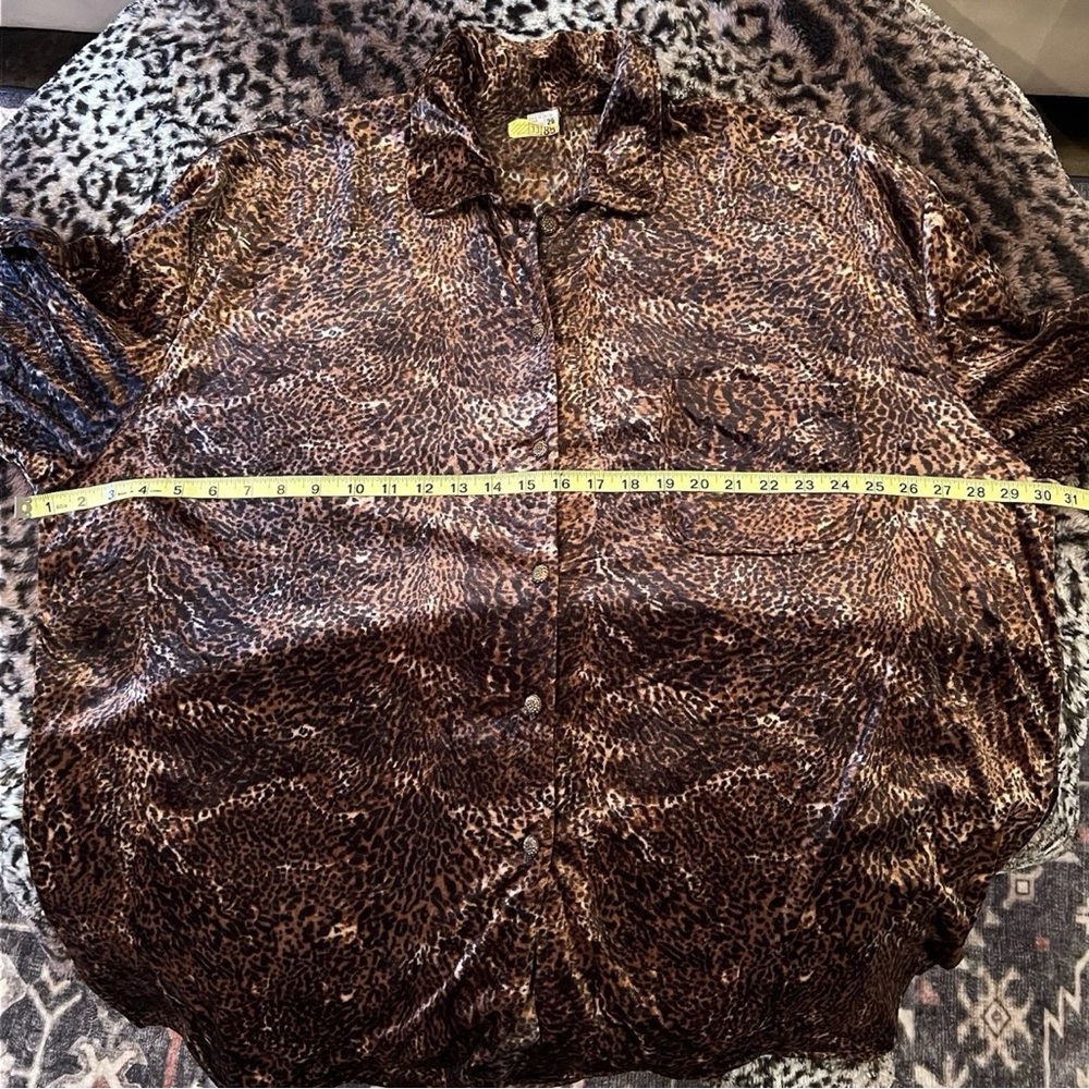 Mahudi Knitwear Plus Size 28 Velour Animal Print Button-Down Long Sleeve Blouse - Picture 5 of 6